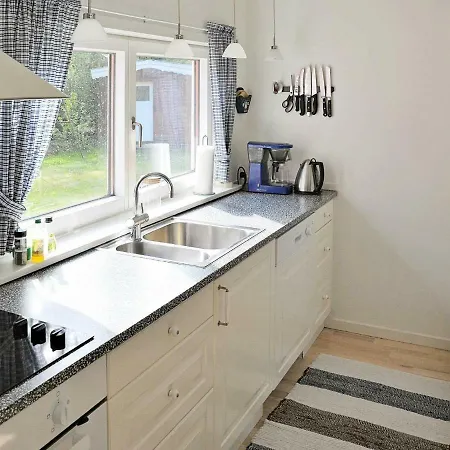 Three-bedroom Holiday In By 4