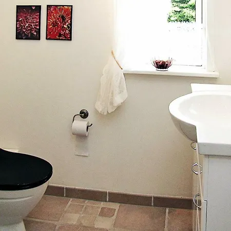 Three-bedroom Holiday In By 4